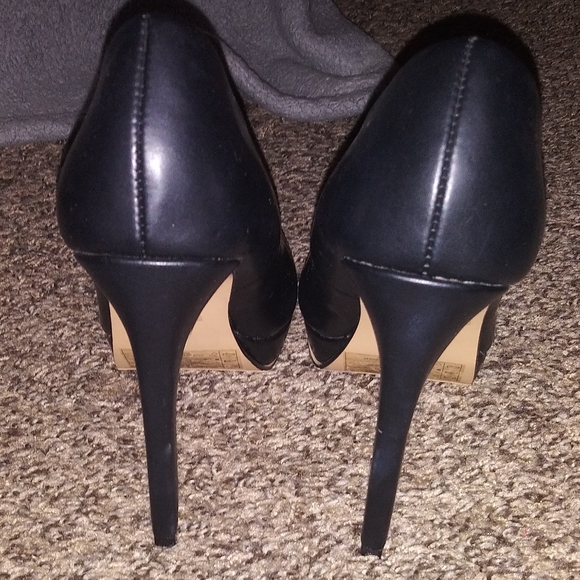 Heels - Picture 3 of 4